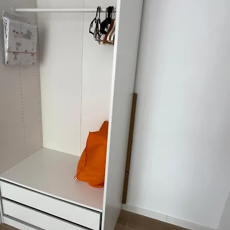 Habitacion Muy Grande Con Balcon Privado En Apartamento En Buena Zona Homestay