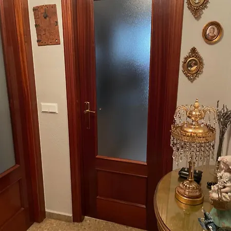 Bonita, Tranquila, Centrica Y Acogedora Habitacion, Solo Chicas, En Vivienda Compartida Con Anfitrion