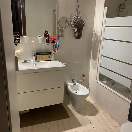 Bonita, Tranquila, Centrica Y Acogedora Habitacion, Solo Chicas, En Vivienda Compartida Con Anfitrion Apartment *
