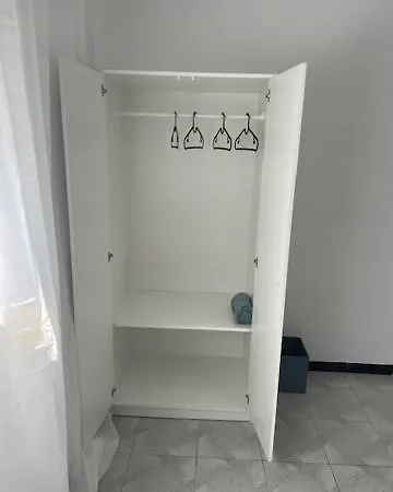 Matrimonio En Vivienda Compartir Recien Reformada Apartman
