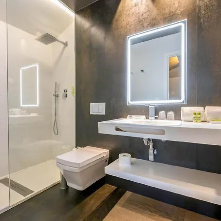 Myr Plaza Mercado & Hotel 4*