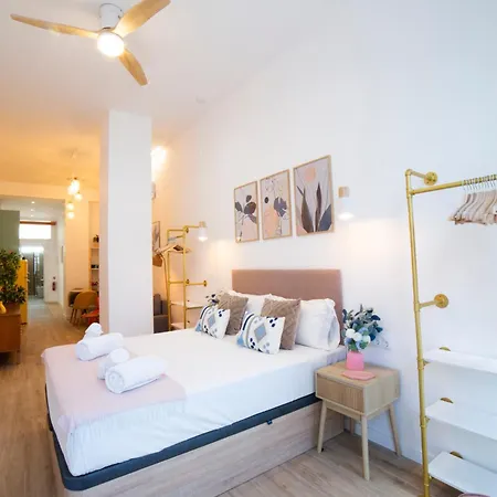 Color & Design Next To Russafa Soho Daire *