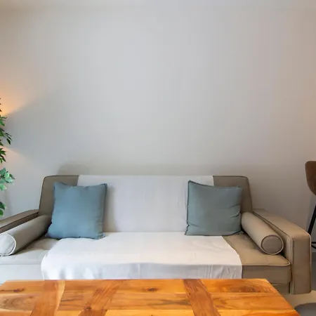 Vlc Host - Luz Casanova Apartamento