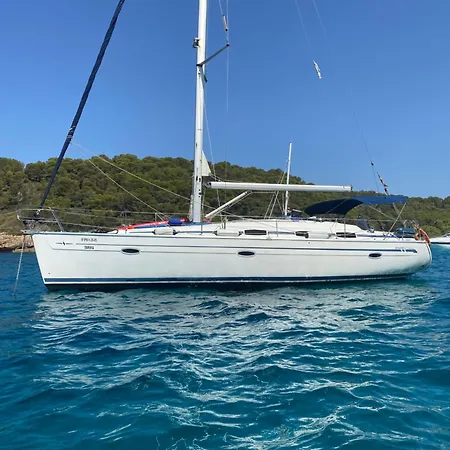 Botel Velero En Puerto De *