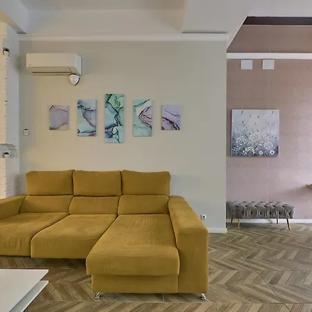 Santa Monica Apartment *