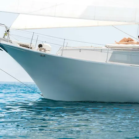 Goleta Topaz Botel Valencia