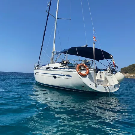 Botel Velero En Puerto De Valencia