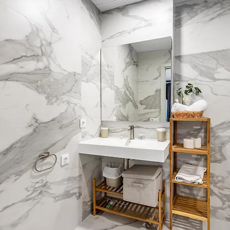 New 1 Room,4 Pax,wifi, Acruzafa Market Апартаменты *