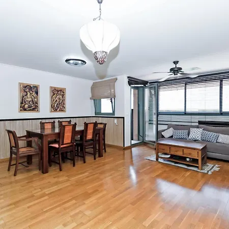 Lägenhet Guestready - Spacious In