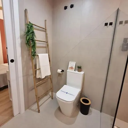 Sanchez Y Laserna Moderno En アパート *