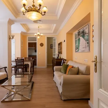Sleeps 6 Fast Wi-fi 2 Bathrooms Apartment