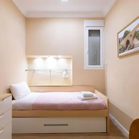 Apartment Sleeps 6 Fast Wi-fi 2 Bathrooms Valencia