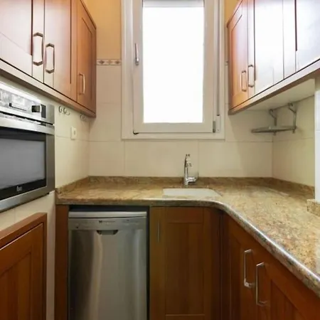 Apartment Sleeps 6 Fast Wi-fi 2 Bathrooms