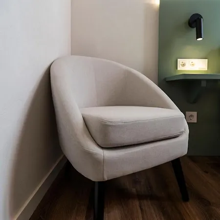 Vlc Host - Reina 168 Hotel Valence