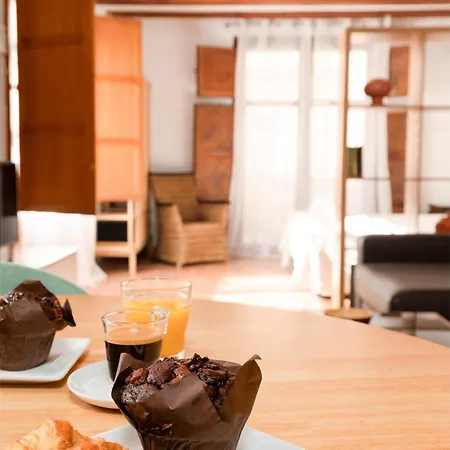 Travel Habitat Plaza Del Pilar. Valensiya