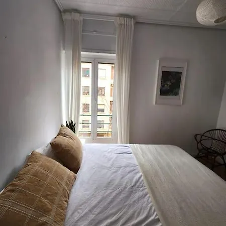 Apartamento Amplio, Luminoso Y Bien Ubicado *