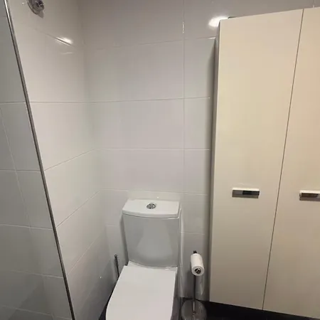 Apartamento En Piso Compartido En *
