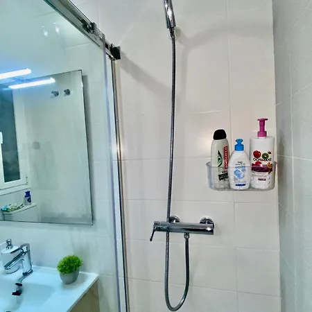 Frente Estacion De Tren Joaquin Sorolla Habitación en casa particular