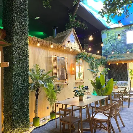 ホステル The Pod Village *