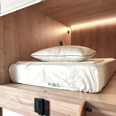 The Pod Village ホステル *