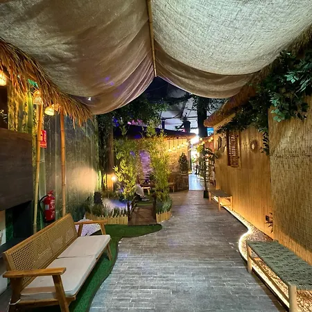 ホステル The Pod Village *