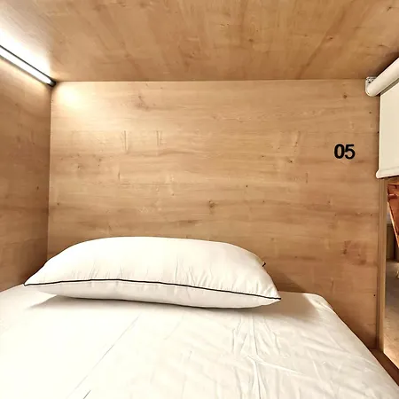 ホステル The Pod Village バレンシア