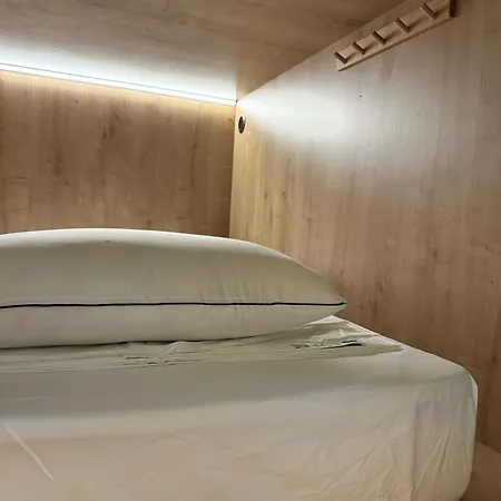 ホステル The Pod Village バレンシア