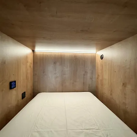 호스텔 The Pod Village