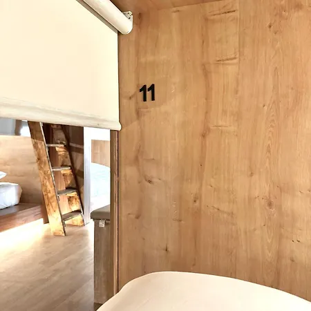 ホステル The Pod Village *