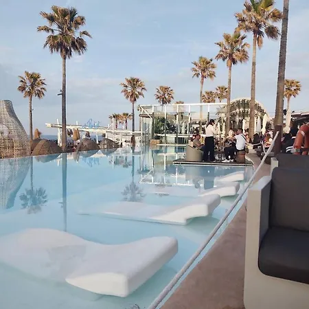 Charming In The Center *