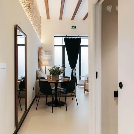 Апартаменты Lovely Exclusivity In Center Валенсия