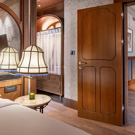 Palacio Santa Clara, Autograph Collection 4*