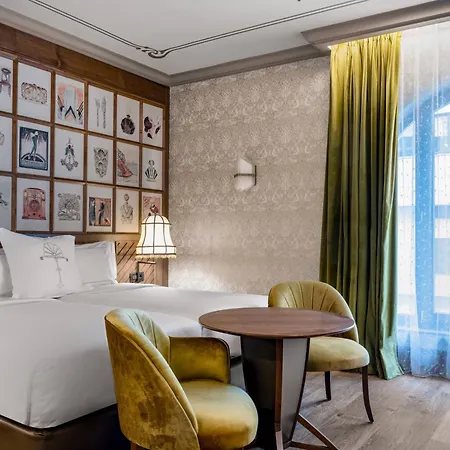 Palacio Santa Clara, Autograph Collection