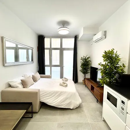 Urban Escape - Comfort Meets Luxury Apartment *