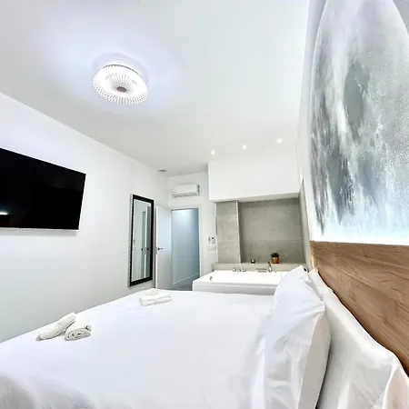 Urban Escape - Comfort Meets Luxury Apartment