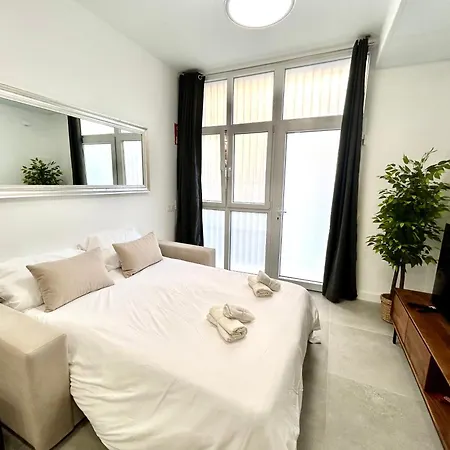 Urban Escape - Comfort Meets Luxury Lägenhet