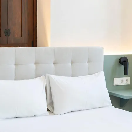Vlc Host - Reina 168 Hotel Valence