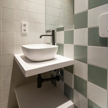 Szálloda Vlc Host - Reina 168