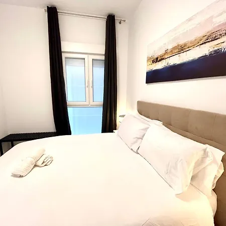 Convenient, Charming 15 Mins From Center Апартаменты