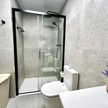 Apartment Convenient, Charming 15 Mins From Center *