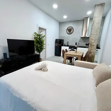 Convenient, Charming 15 Mins From Center *