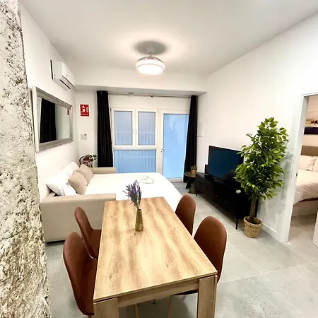 Convenient, Charming 15 Mins From Center *