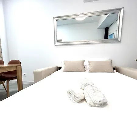 Convenient, Charming 15 Mins From Center Apartment *