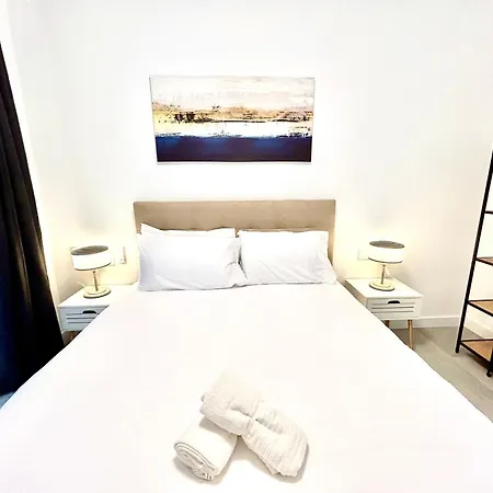 Convenient, Charming 15 Mins From Center Апартаменты *