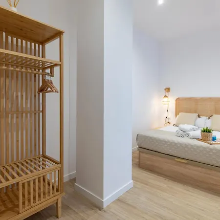 Travel Habitat Ruzafa Lofts فالنسيا