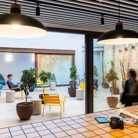 Colo Colo - Single Private Beds *