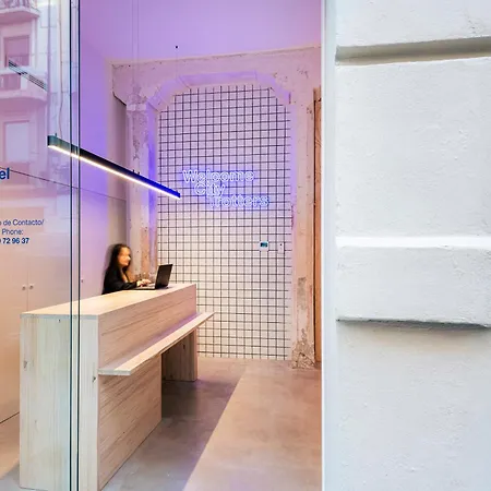 Colo Colo - Single Private Beds Hostel