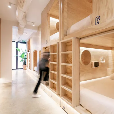 Colo Colo - Single Private Beds