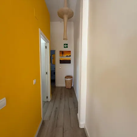 Petite Penthouse With The Sunniest Terrace In アパート *