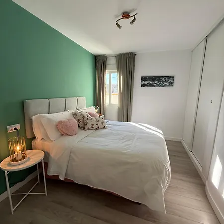 アパート Petite Penthouse With The Sunniest Terrace In バレンシア